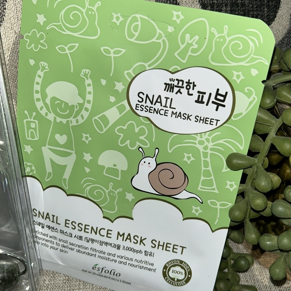 Snail 🐌 skincare set and Facial Roller - Picture 8 of 8